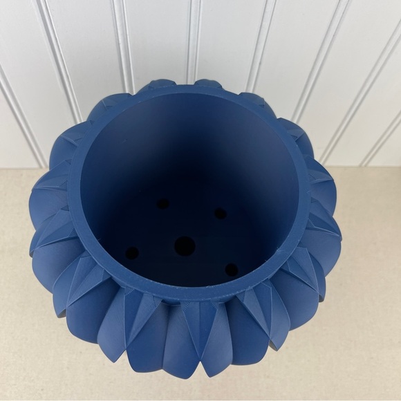 Halden Planter Pot, Indoor Planter w/ Drainage Hole and Drip Tray - Picture 3 of 10